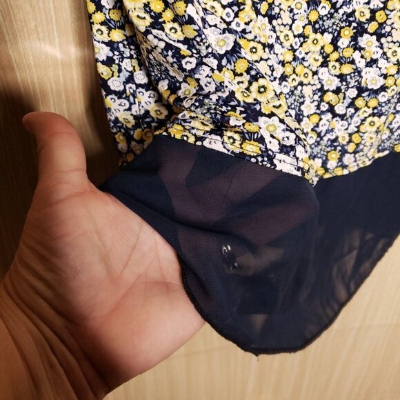 Emi & Joe Womens Navy Blue Floral Textured Top With Sheer Hem Medium - Picture 5 of 7
